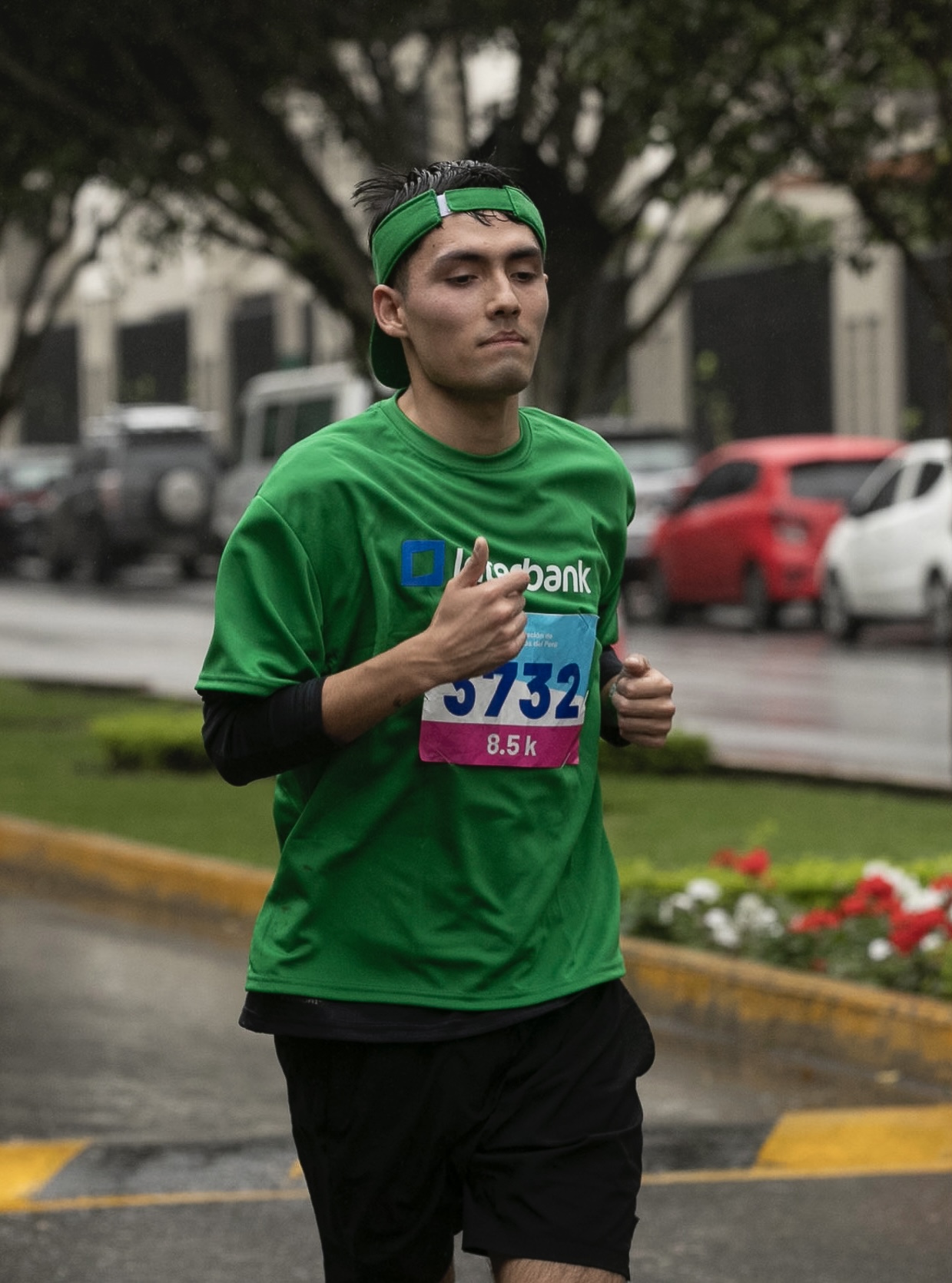 Runner wearing an Interbank shirt during a race